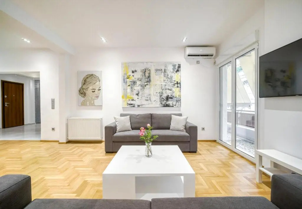 Stunning Central 170m2 3 Bedroom 3 Bathroom, Sleeps 10 Guests