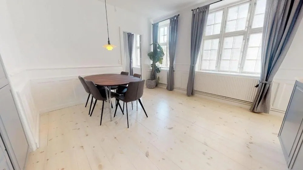 189M2 New Luxury Apt - City Centralprof Cleaning