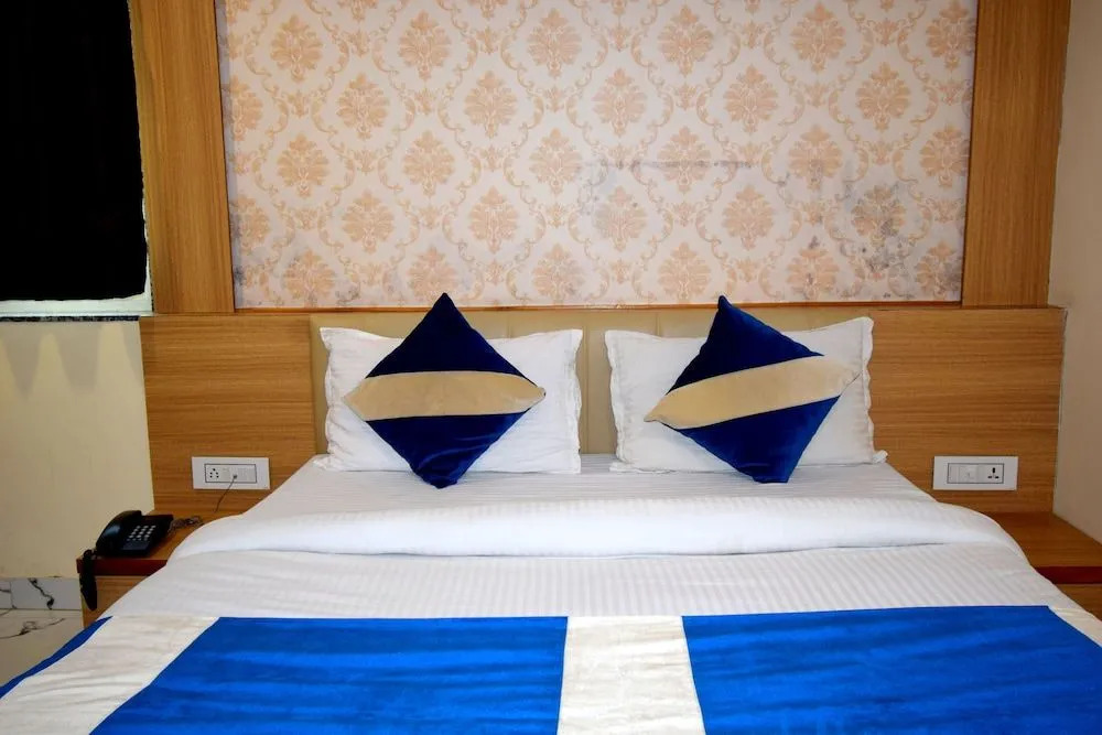 Hotel Midnight
