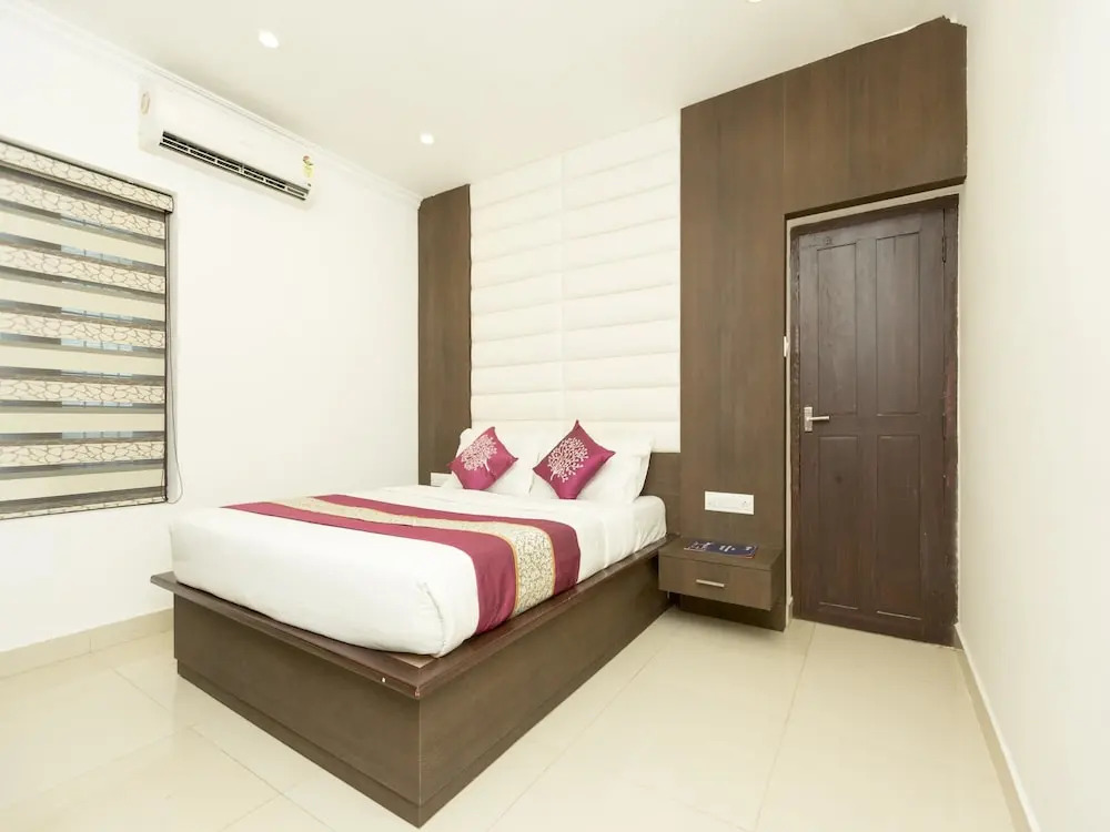 OYO 9122 Hotel Ivory Grande