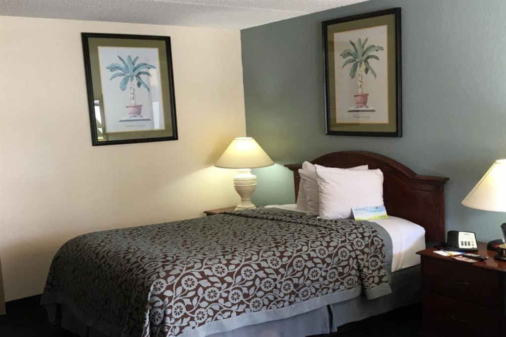 Days Inn by Wyndham Orlando Airport Florida Mall
