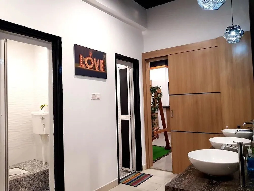 JK Capsule Hostel
