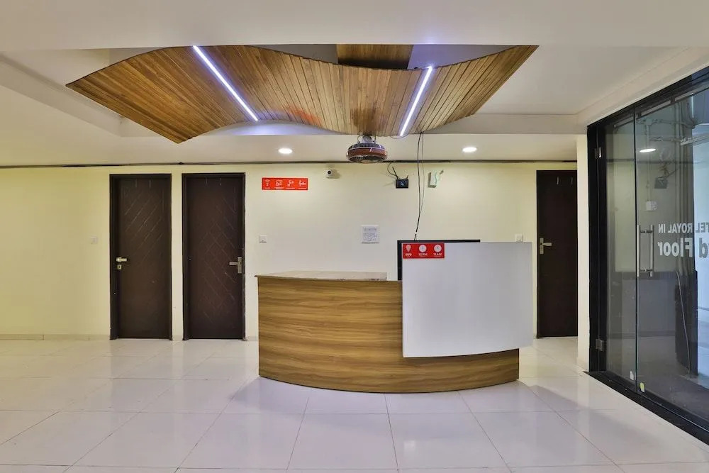 OYO 19842 Hotel Royal Inn