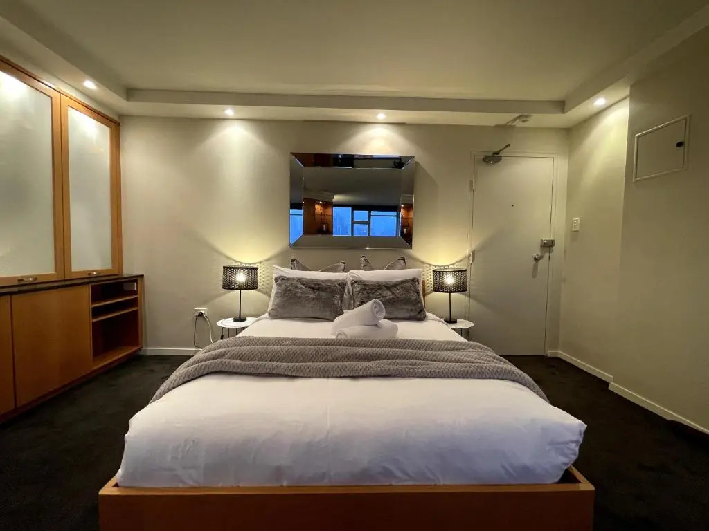 KOZYGURU McMahons Point Amazing Water View Studio + FREE Parking NMP002