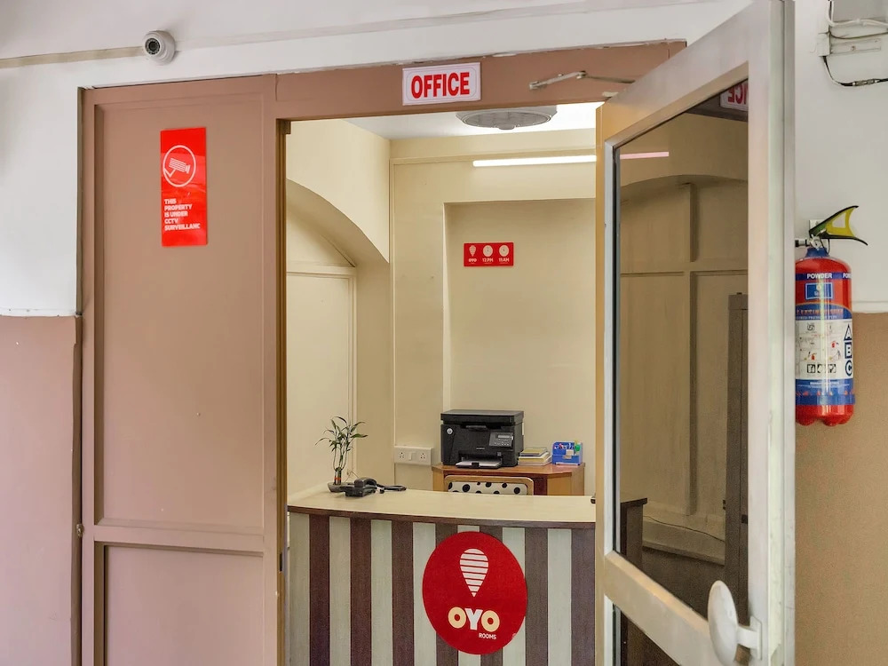 OYO 12301 RG Suites