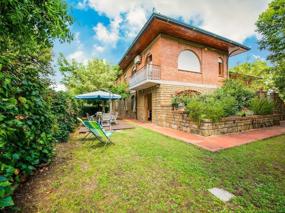 Splendid Holiday Home in Altopascio With Garden