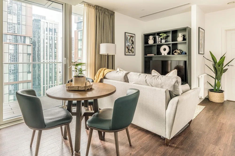 Luxury Canary Wharf Apartment with Parking