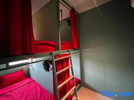 Whoopers Hostel Ao Nang - By The Beach