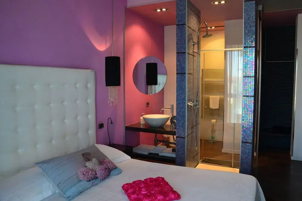 Hotel In - Lounge Room