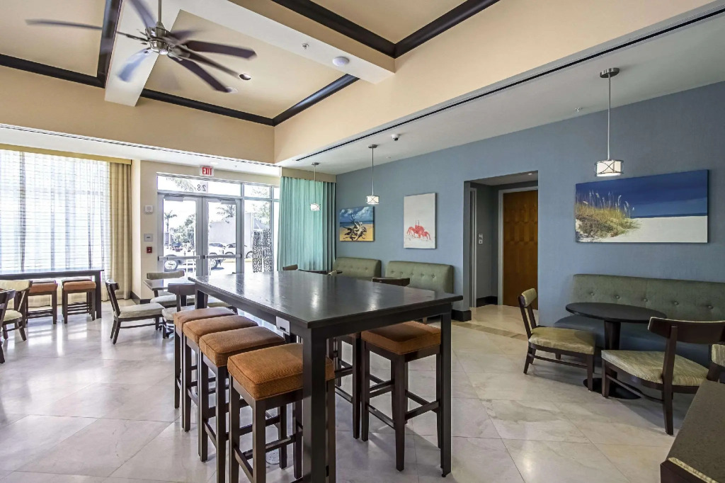 Hotel Dello Ft Lauderdale Airport, Tapestry Collection by Hilton