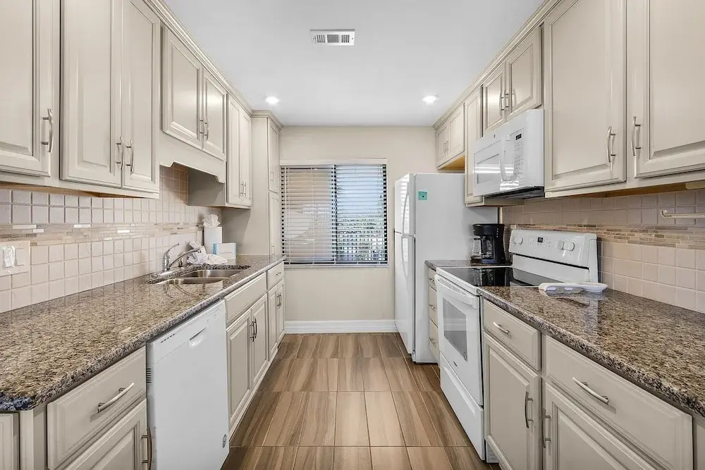Bay Village 126: Charming Beachfront 2br/2ba Condo W/ Balcony 2 Bedroom Condo