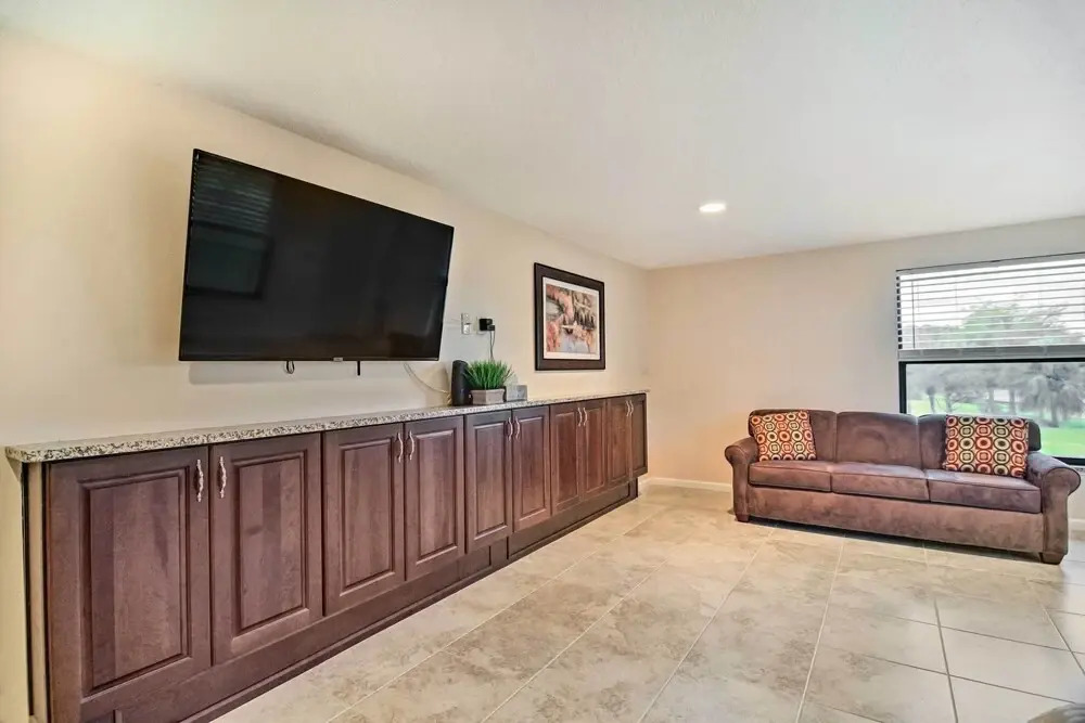 On-site Pond: Sleek Largo Studio < 7 Mi to Beach!