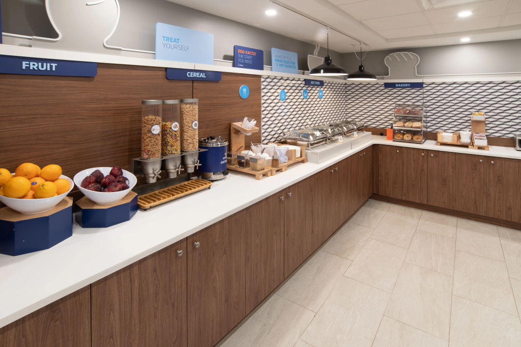 Holiday Inn Express and Suites Moose Jaw by IHG