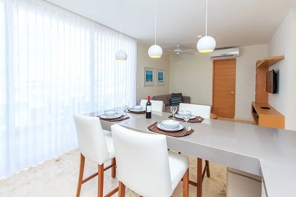 A-Nah Apartments, Rooftop Pool, walking distance to 5th avenue