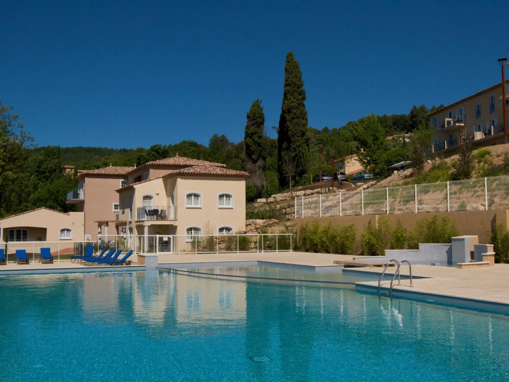 Neat Apartment With Dishwasher, in the Middle of Provence