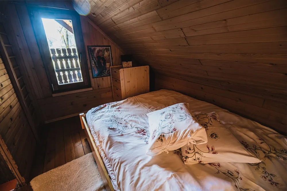 Wooden Cabin Zurej with Hot Tub