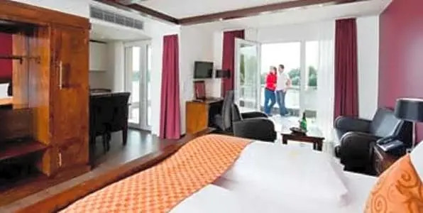 Riverside Hotel