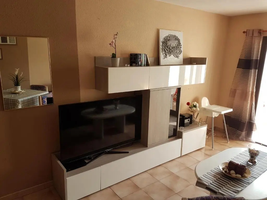 Castle Harbour with heated pool, only 700 meters to the beach, Wifi, balcony