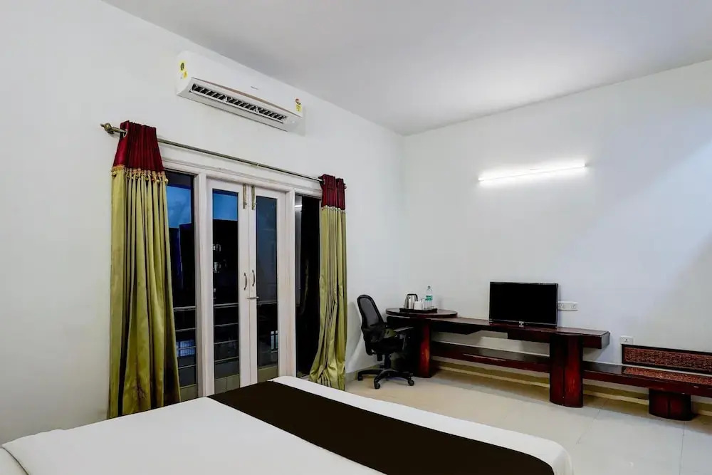 Cosy Castle at Medavakkam Near Jayachandran