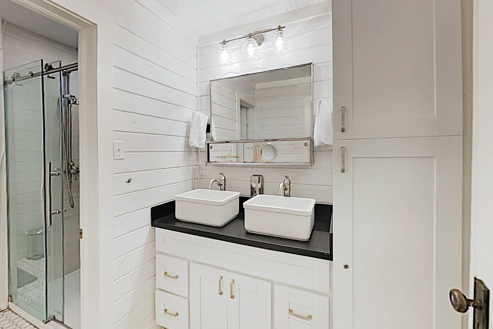 Updated West North Inn, Walk To Schlitterbahn 3 Bedroom Home