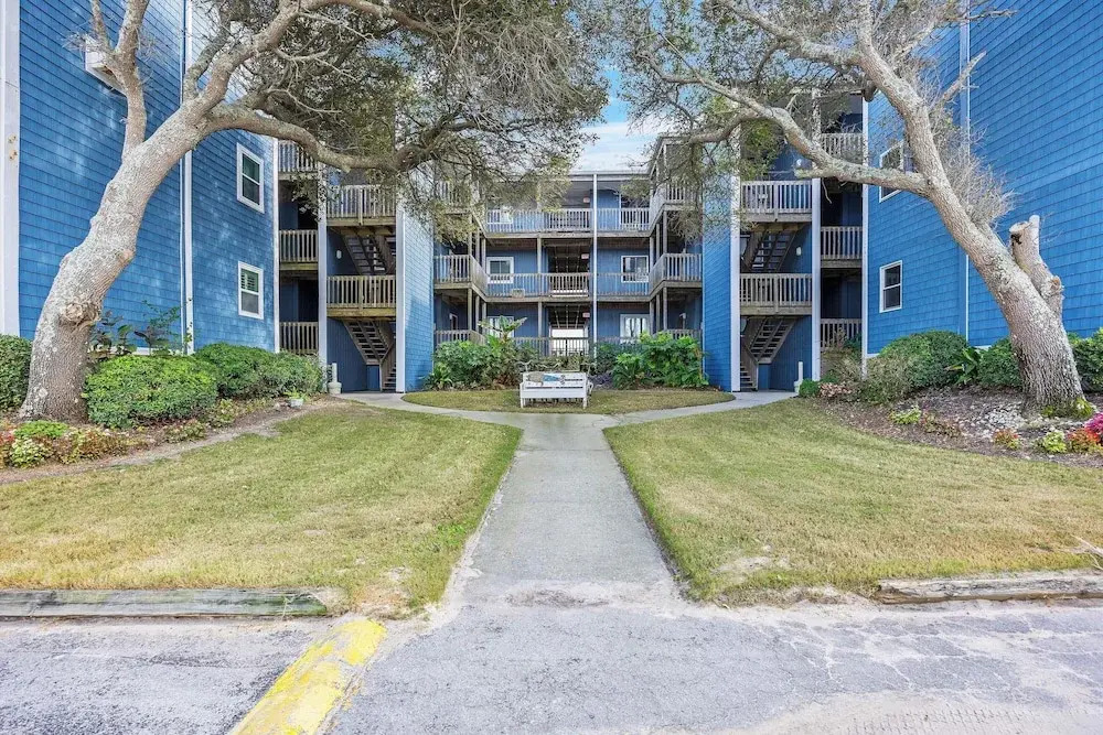 Steps to Sand! 3rd-floor North Topsail Beach Condo