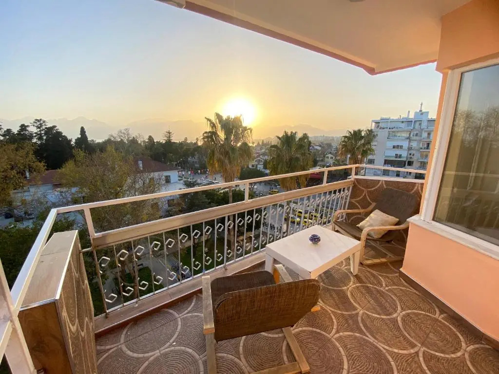 Antalya Sunsets, Seaview, Next to Old Town, 3 BR, Elevator