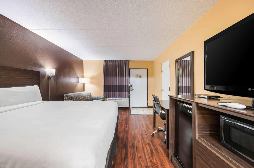 Econo Lodge Columbus near Airport