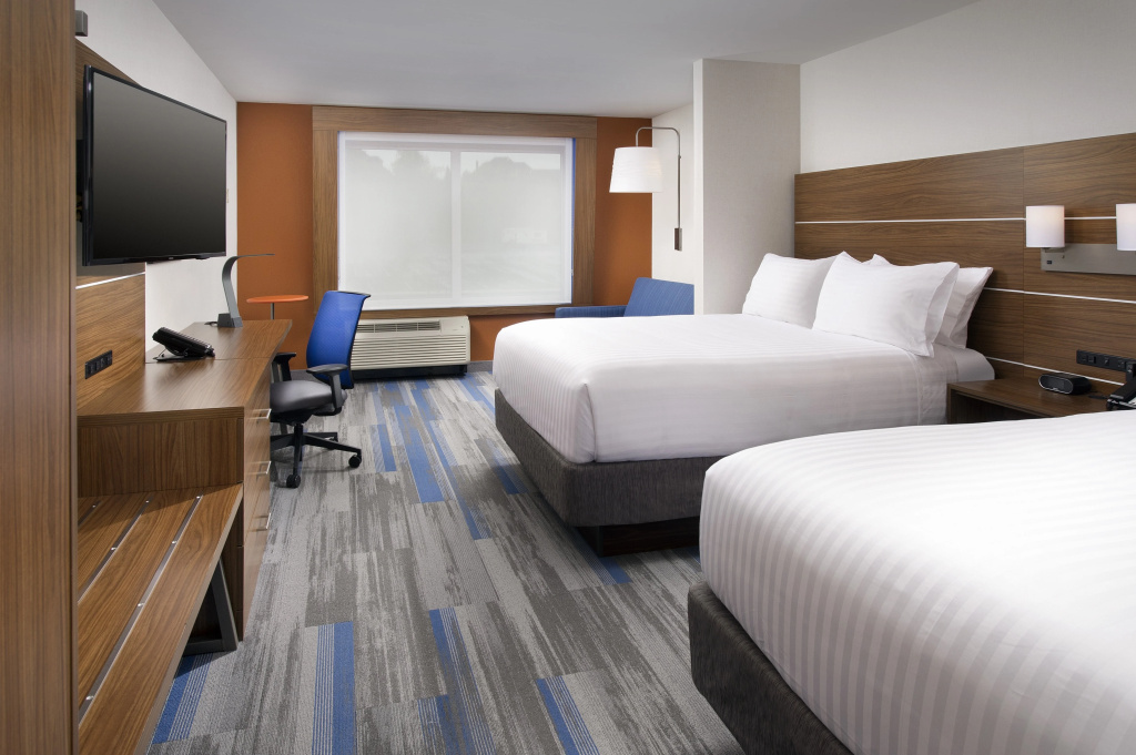 Holiday Inn Express & Suites Altoona by IHG