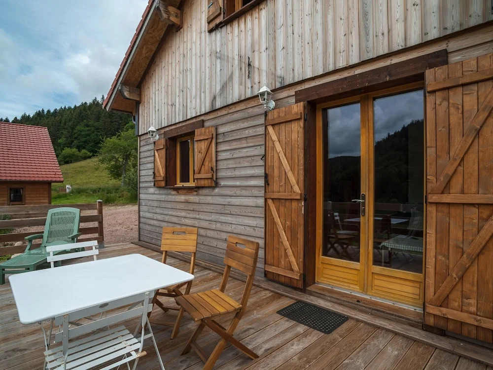 Brand-new Wooden Chalet Offering Vast Views, 800m From Gérardmer and Close to the Pistes