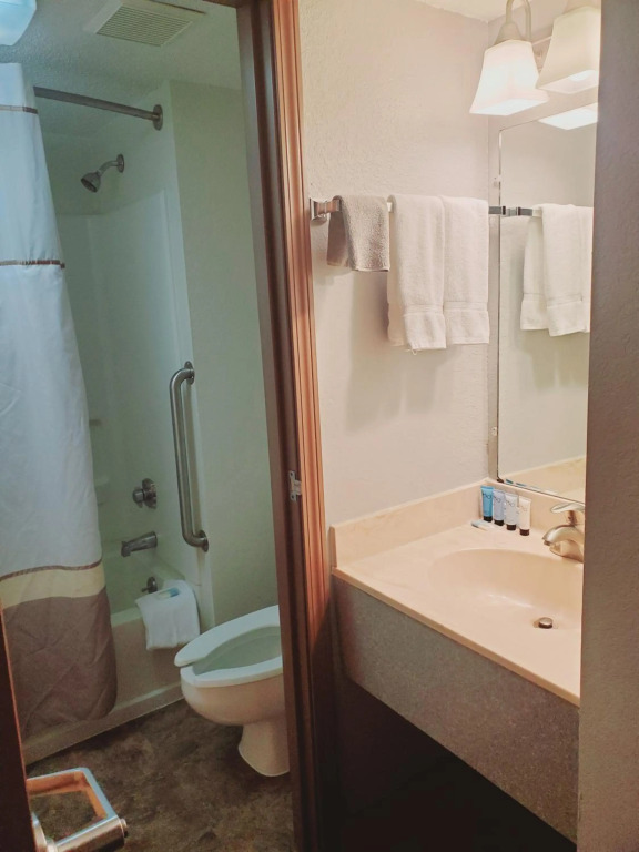 Blackstone Lodge and Suites