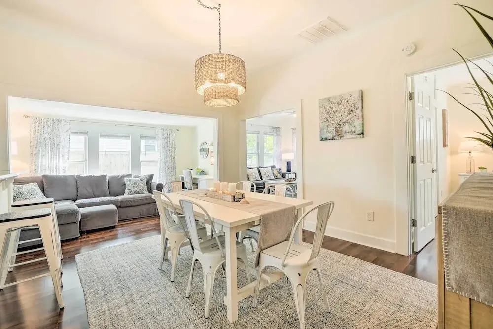 Historic Tarpon Springs Abode ~ 3 Mi to Beach