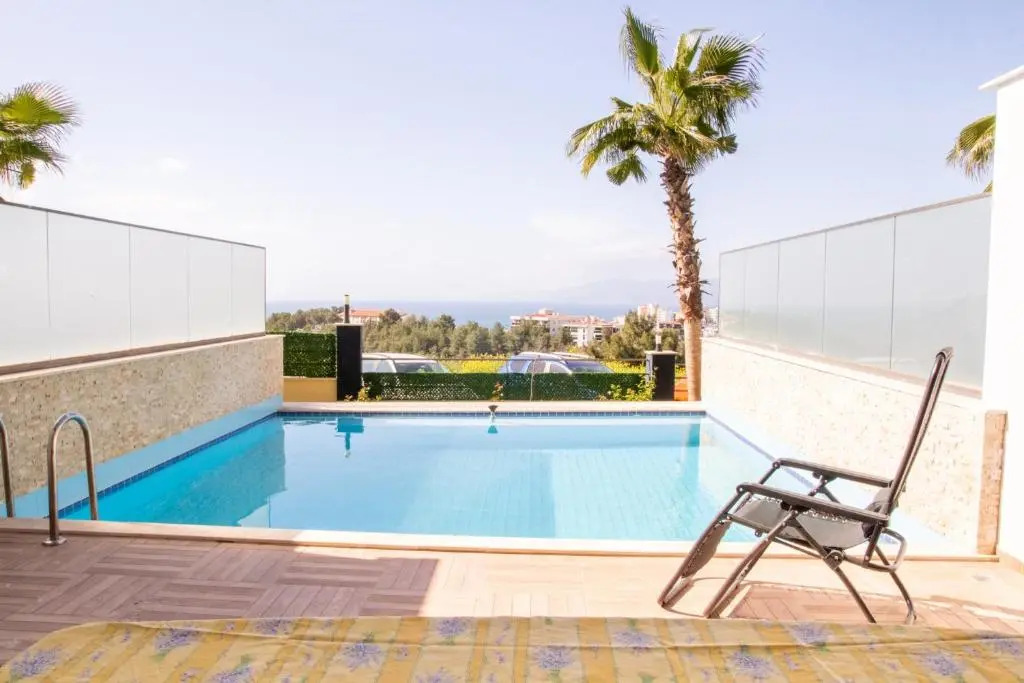 Spacious Flat with Pool in Kusadasi