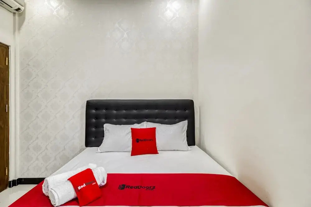RedDoorz Syariah near Bandara Adisucipto Yogyakarta
