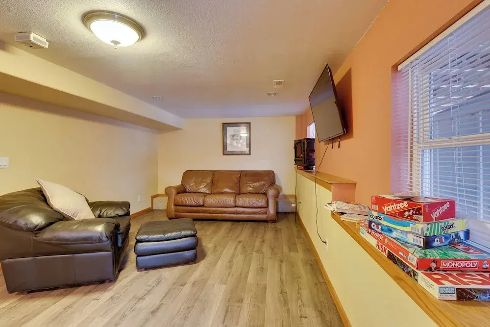 Lead Apartment ~ 5 Mi to Terry Peak Skiing!