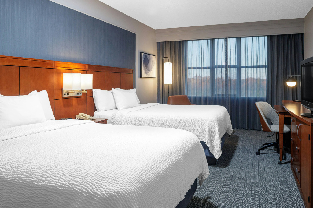 Courtyard by Marriott Long Island MacArthur Airport