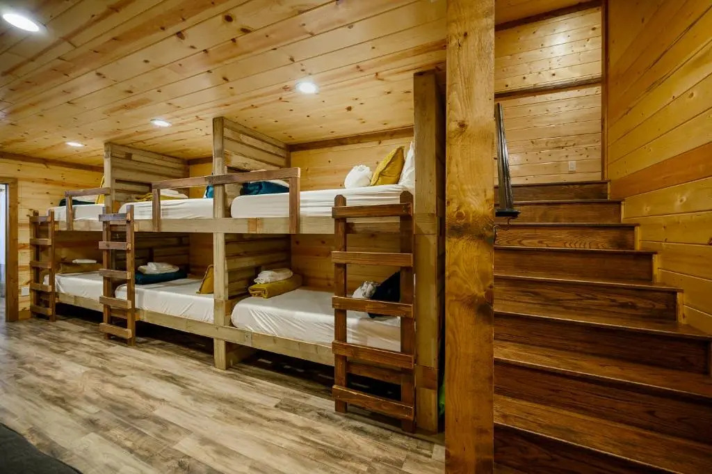NEW Cabin! Sleeps 24, Sprawling Luxe Retreat, Tons of Entertainment