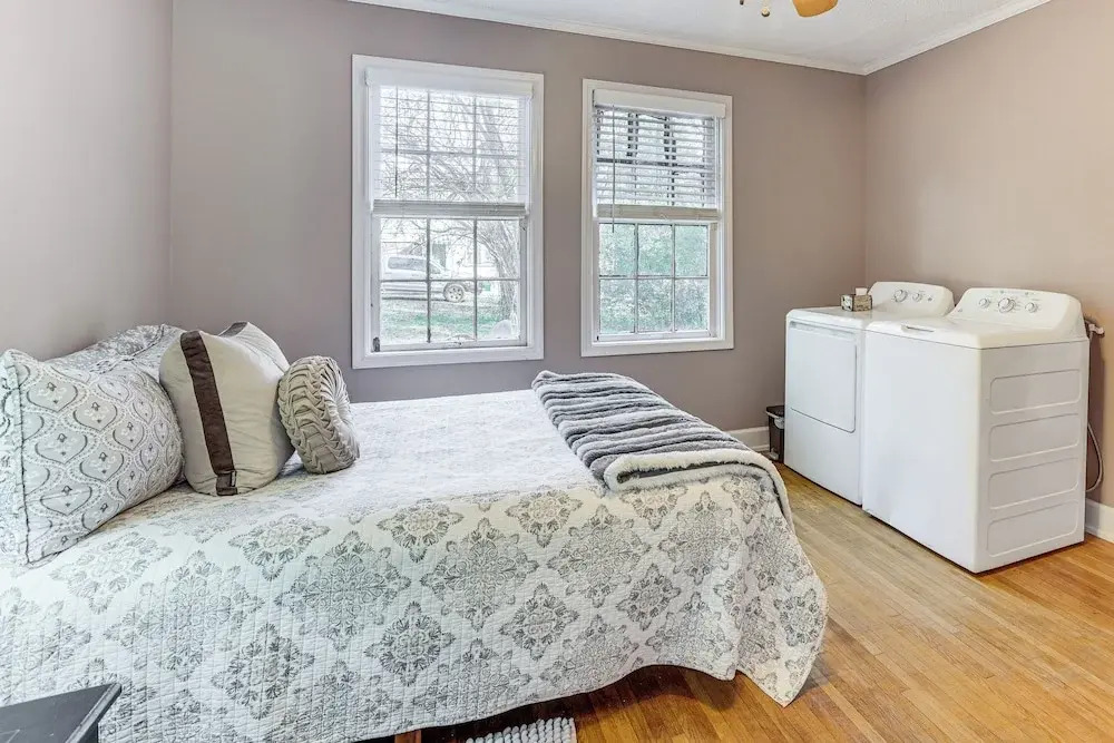 2 Mi to UA! Family-friendly Getaway w/ Patio