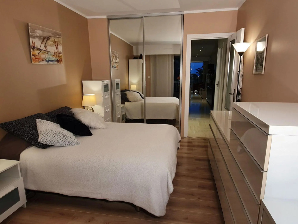 Classy Apartment in Nice with pool and private parking place
