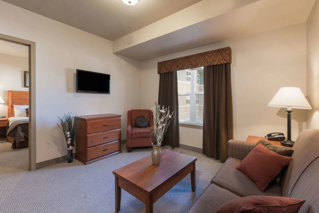 Clarion Hotel & Suites Williston