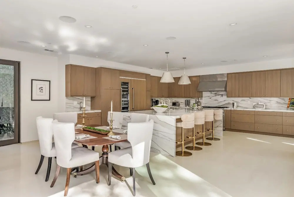 Laurel Canyon - Architectural Modern Estate With Pool & Landscaped Garden