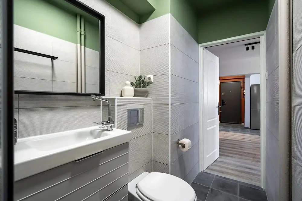 Colorful Bright 2BR on Iconic Calea Victoriei