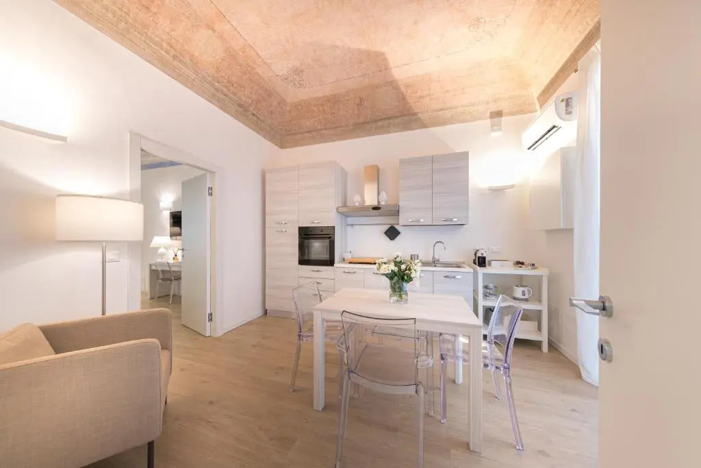 La Home42 Suite