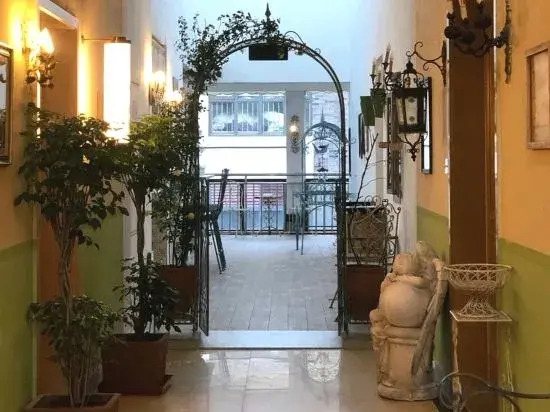 Desert Island Rose Antique Homestay (Leshan Shihao Plaza High-speed Railway Station)