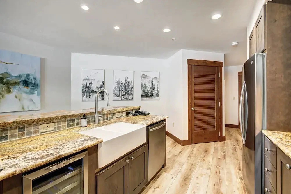 Luxury 2 Bedroom Condo with Mountain View 2 Condo
