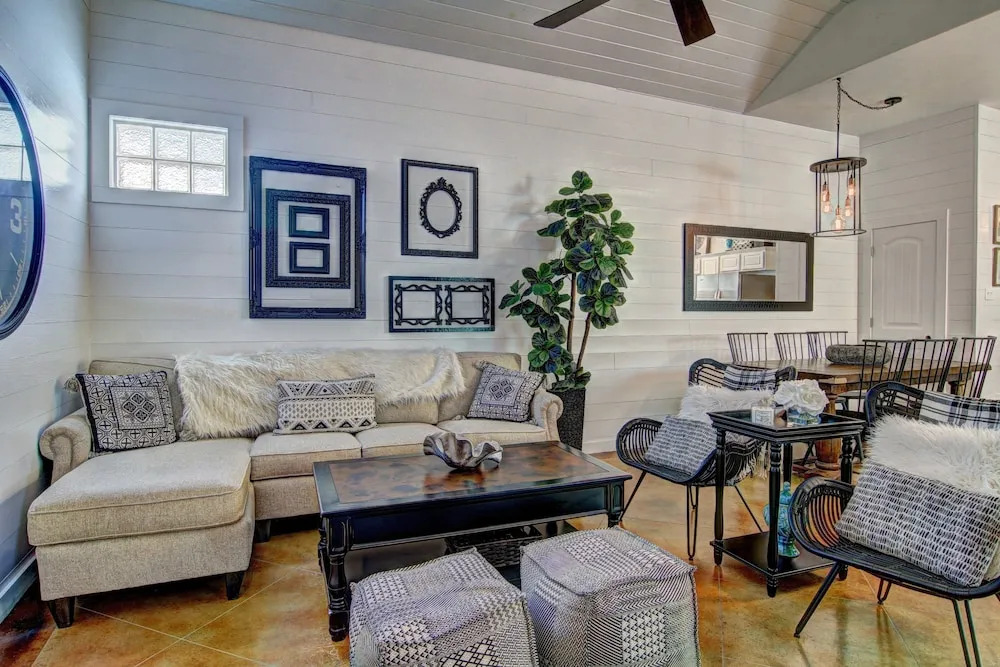 7th Sunrise 3 Bedroom Condo by RedAwning