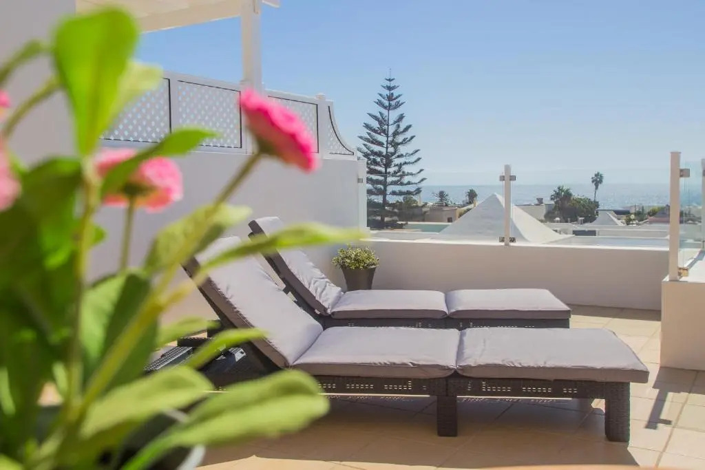 Flower Beach Suite 25