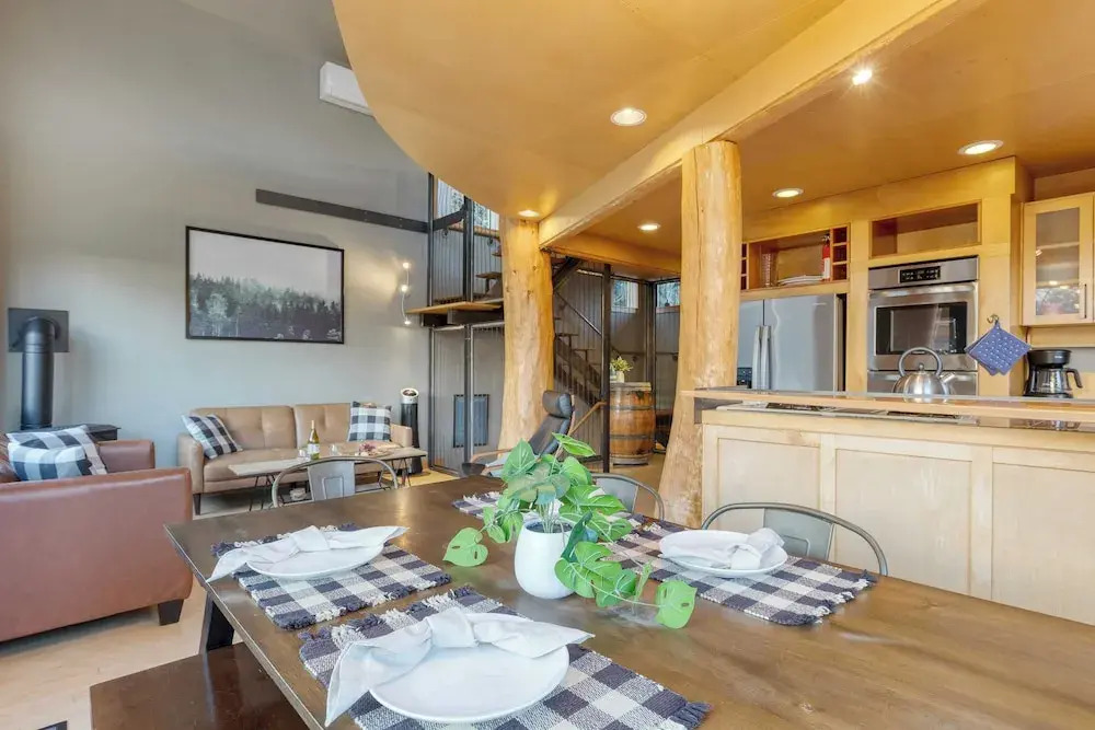 Deck Views, Fire Pit, Pool, 3 Mins to Beach Madrona Tree Retreat by Avantstay