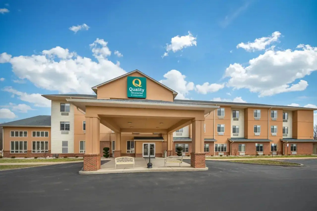 Quality Inn & Suites near Owensboro & Holiday World GOLD AWARD WINNER