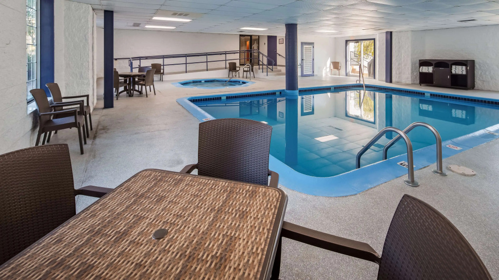 Charlevoix Inn & Suites SureStay Collection by Best Western