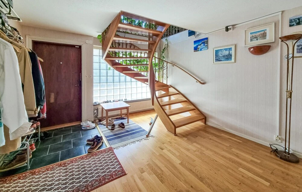 Nice Home in Västra Frölunda With Wifi and 3 Bedrooms